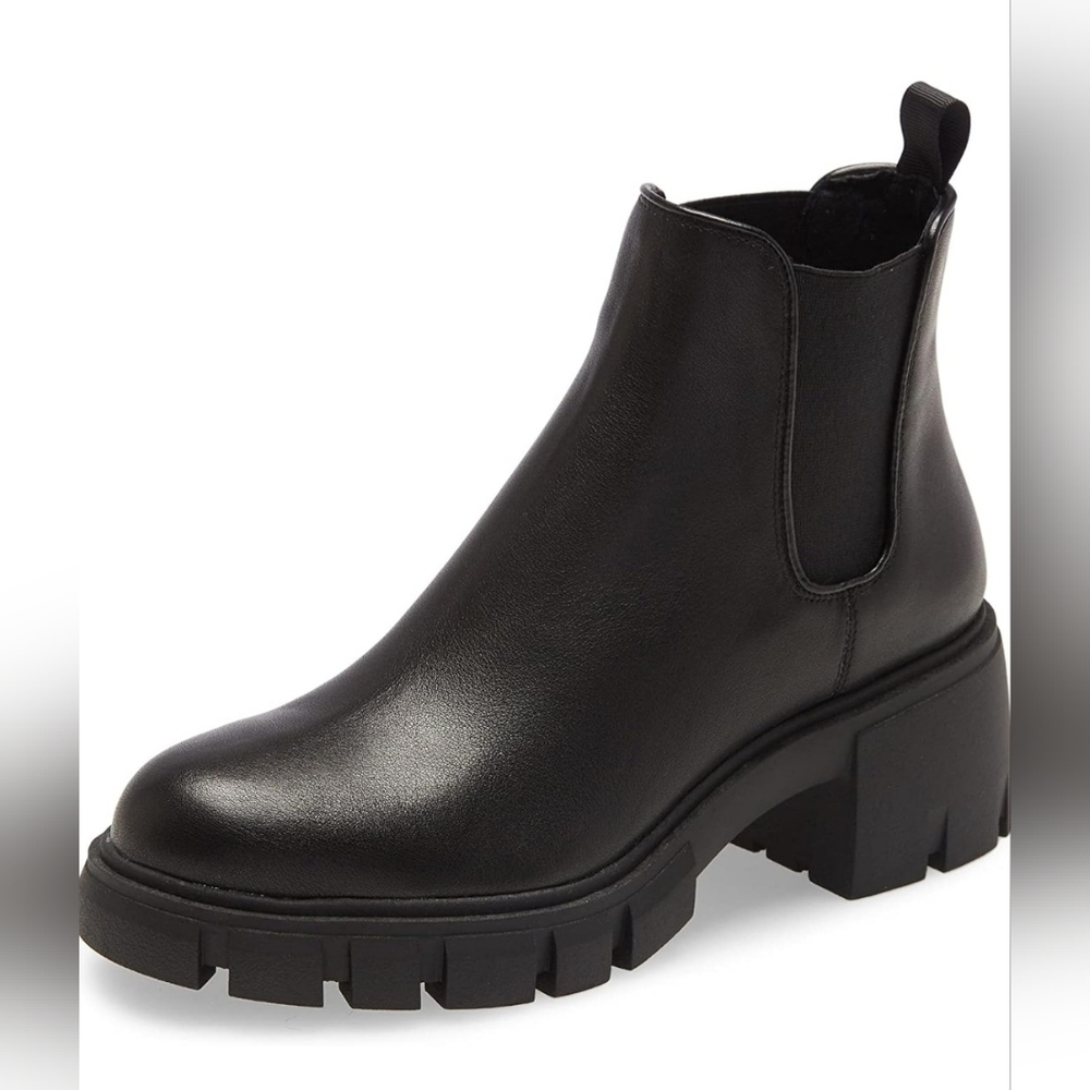 🆕️Steve Madden Women's Howler Ankle Boot